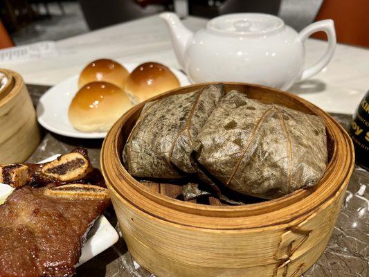 Rice cake in lotus leaf- okay