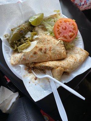 Quesadilla Grande de Fajita! EXTREMELY GOOD Highly recommend this location!