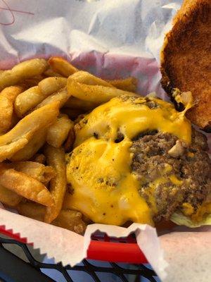 Cheeseburger basket