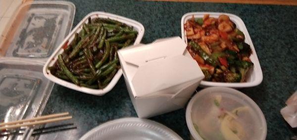 String Beans with Garlic Sauce, Spicy Scalllops and Shrimp with vegetables, Wonton Soup