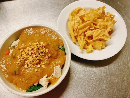 Crispy Noodle with Peanut Sauce