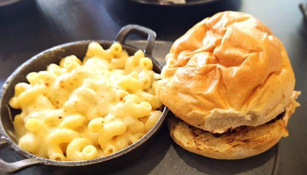 Smash burger with mac and cheese