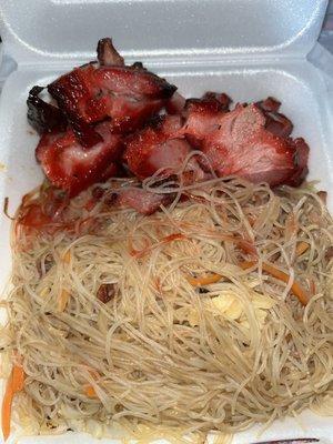 Pancit/BBQ pork (look at that pork color.. yum!)