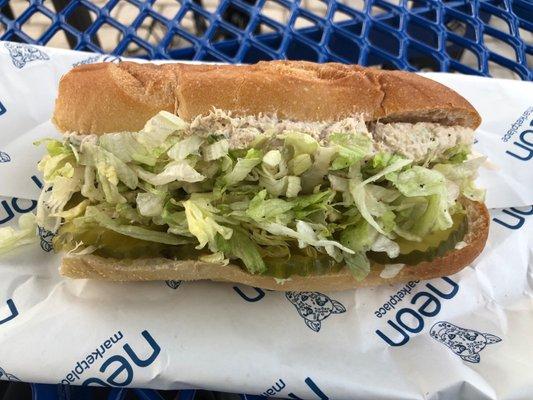 Ran in for a quick Tuna Sub, delicious and hit the spot! Friendly crew as well!