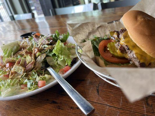 Tallgrass burger with GF bun, Tap House side salad no croutons and vinaigrette dressing.