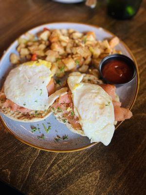 Smoked salmon Benedict