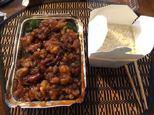 General Tso 's Chicken (with broccoli)