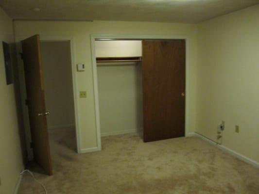 Hollow Crest Apartments - Bedroom closet