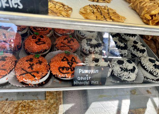 Halloween whoopie pies