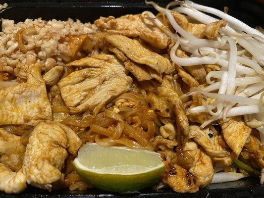 Pad Thai with chicken