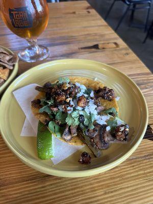 Mushroom tinga taco