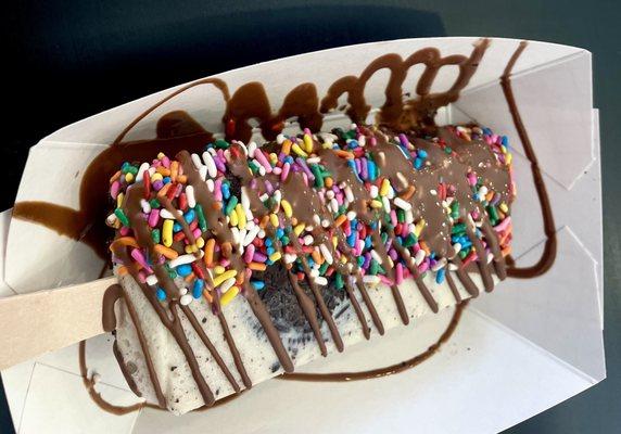 Cookies and Cream Popsicle with Milk Chocolate Dip