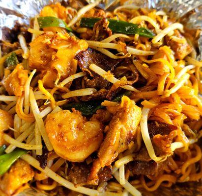 Pad Thai Supreme - 3 types of noodles + Beef + Chicken + Shrimp.   This has EVERYTHING!!!