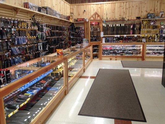 Huge selection of knives & airsoft guns