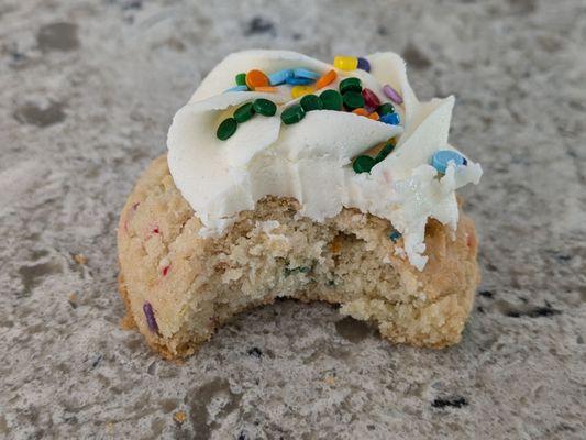 @endoedibles 09/03/24 
 
 Birthday Cake - Vanilla Cookie, Homemade Vanilla Buttercream, Confetti Sprinkles