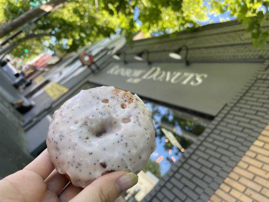 vegan lemon poppy seed donut