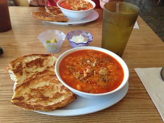 Yes !! Menudo and limonada