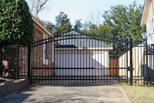 All galvanized materials with Powder Coated finish. Maintenance Free. Apollo 1550 Gate Operator with Solar Panel.