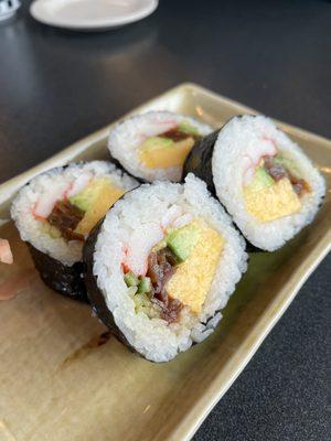 Futomaki - my favorite roll here