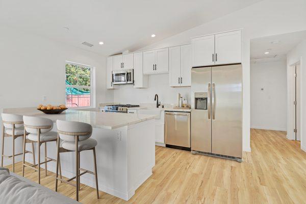 White/black kitchen with island