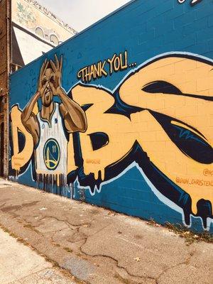 Warriors mural featuring Klay Thompson.