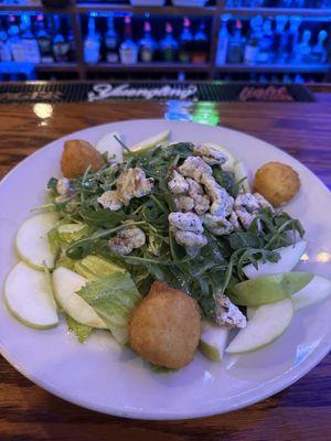 Arugula salad with apples, fried goat cheese balls