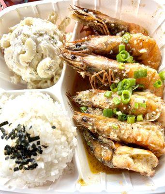 Garlic shrimp with macaroni salad