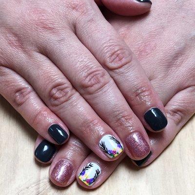 CND Shellac with handpainted nail art!