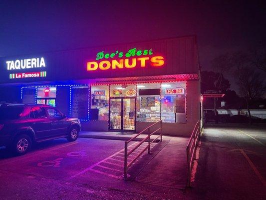 Dee's Best Donuts