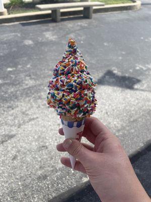 Twist cone w rainbow sprinkles