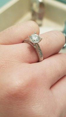 1Ct. Round cut diamond engagement ring