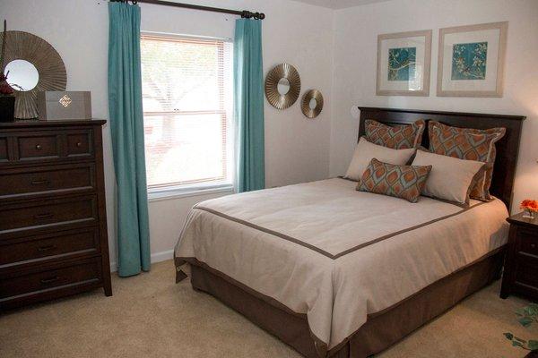 Robin Run Village Senior Living | Model Bedroom