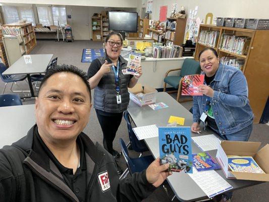 Owners, Francisco & Pearl Sandocal, of FNP Auto volunteering their time at Jefferson Elementary.  Also, special thanks to Maritza!
#FNPAuto