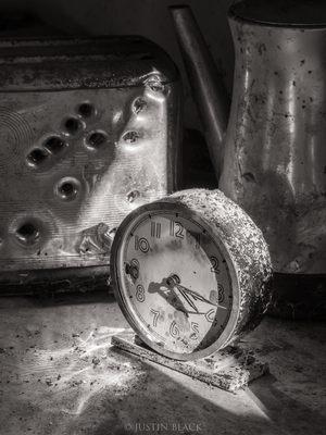 Kitchen counter in an abandoned homestead, North Dakota. © Justin Black