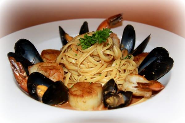 Seafood Linguine. mussels, shrimp, scallops