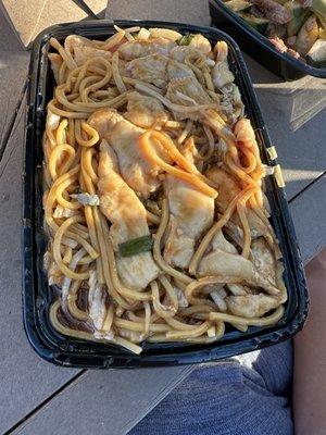 Chicken lo mein