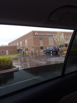 Tualatin Kaiser -it's raining...