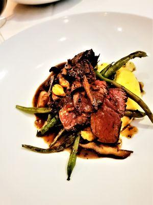 Roasted Chateaubriand with Buttermilk mashed potatoes, green beans, confit garlic, mushrooms, and covered in a red wind jus.