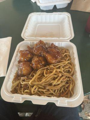 1 entree (General Tsaos), 2 sides (low mein)