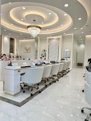 L'Avie Nail Lounge