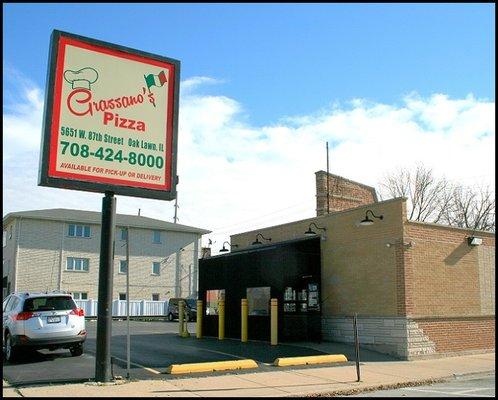 As most of you know, there's no longer inside seating and it's a drag to eat in the car.