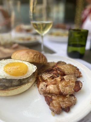 CABERNET BRUNCH BURGER*