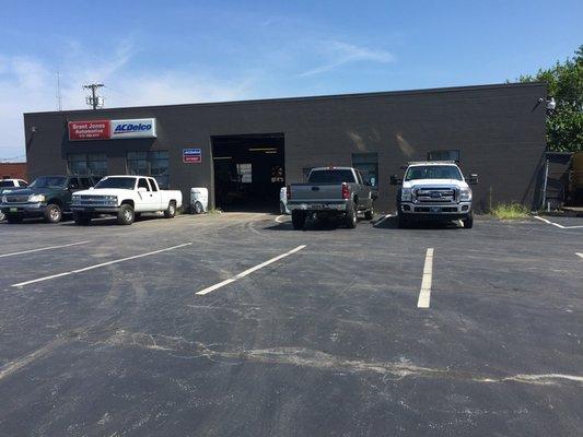 Welcome to Brant Jones Automotive in Springfield, TN! Our AC Delco facility is here to provide you with high tech diagnostic ...