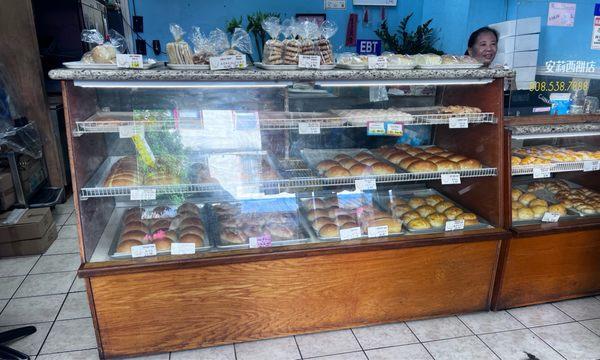 Baked goods display case