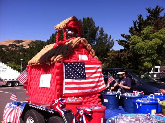 4th of July Float - Balloon of Epic proportions this balloon to over 20 hours to complete (Kat loves a challenge)