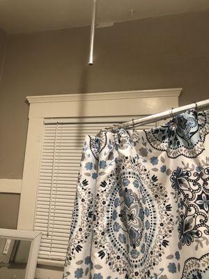 Crappy shower rod