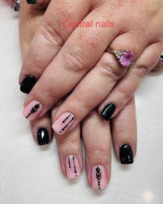 Dip powder manicure with design.