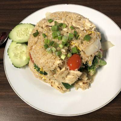 House Chicken Fried Rice, with Broccoli, Cucumbers, Onions, Tomatoes, and Spices !!!