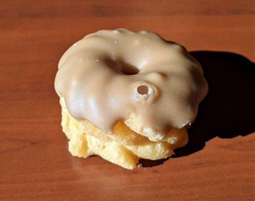 Randy's Donuts El Segundo 1/1/2022: Maple Iced Cruller