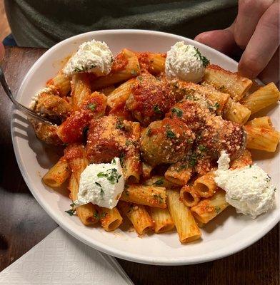 Louie's pasta